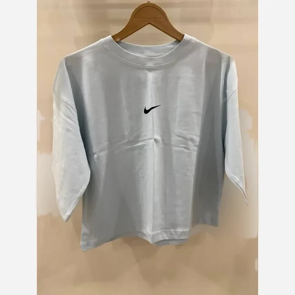 کراپ تیشرت اسپرت دخترانه آبی آسمانی طرح نایک مدل آزاد قد 48 عرض سینه 50 — تصویر ۴