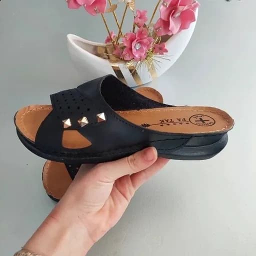 صندل طبی زنانه نگین دار مشکی با کفی آناتومیک و زیره ضد لغزش — تصویر ۶