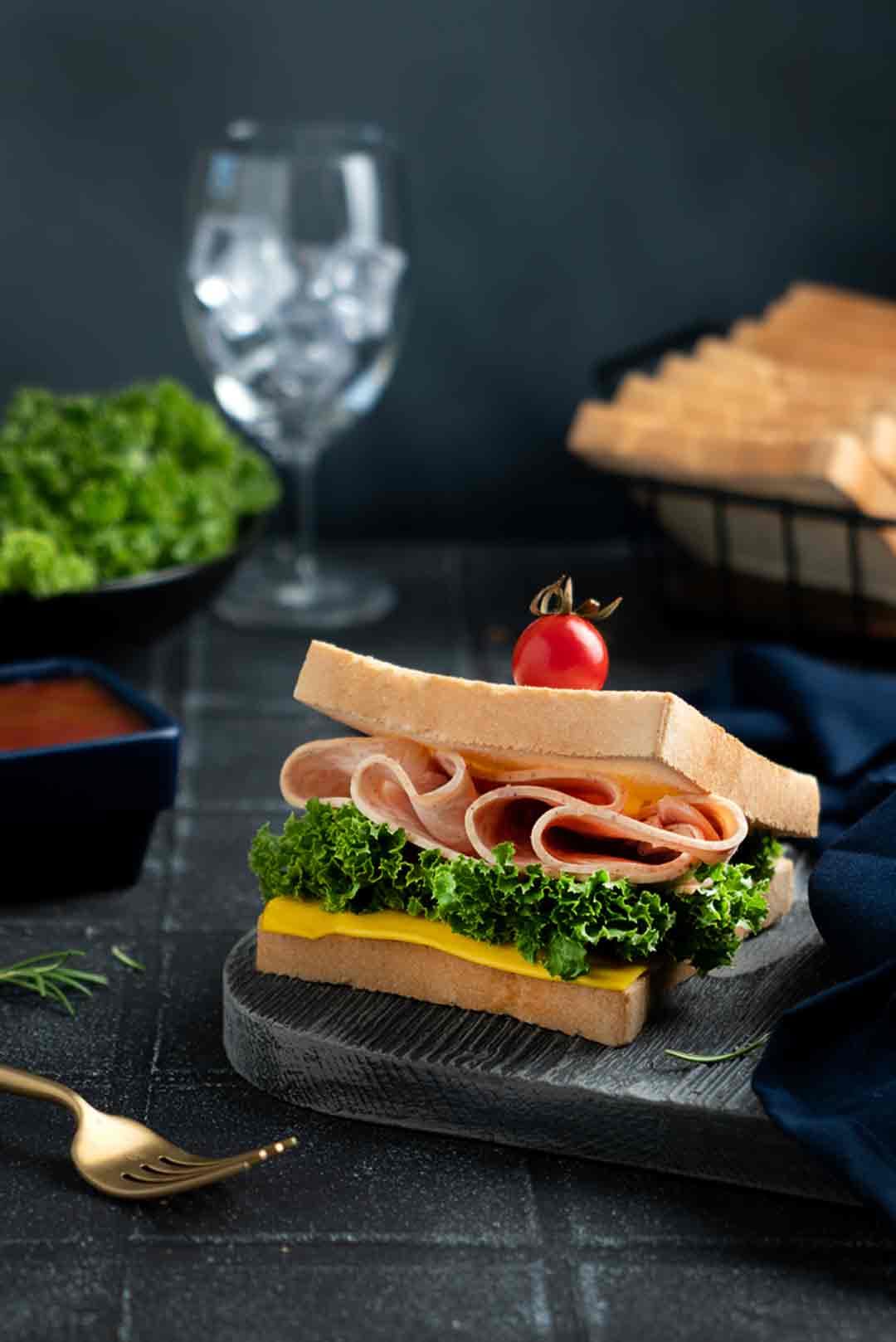 بک دراپ چوبی کد 277 طرح کاشی مشکی (در 2 سایز) — تصویر ۲
