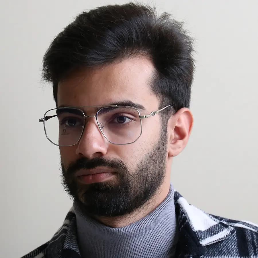عینک برند Chrome Hearts با فریم شکل چندضلعی، رنگ نقره‌ای براق و لنز بی‌رنگ و شفاف (بلوکات) مدل 23091 — تصویر ۲