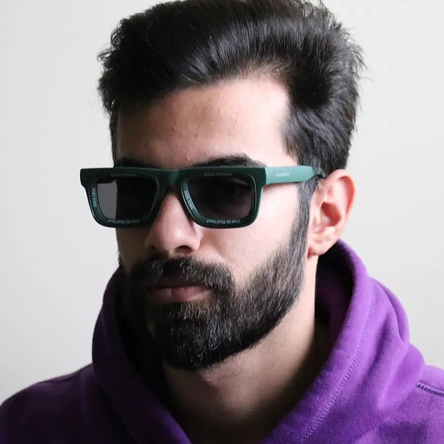 عینک آفتابی لویی ویتون با فریم مستطیلی شکل، رنگ سبز مات و لنز دودی تیره مدل 7782 — تصویر ۲