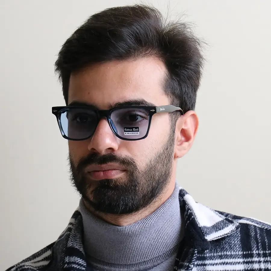 عینک آفتابی ویتوریو ریچی با فریم آبی براق، مستطیلی شکل، دسته سیم‌دار و لنز آبی تیره مدل 9809 — تصویر ۲