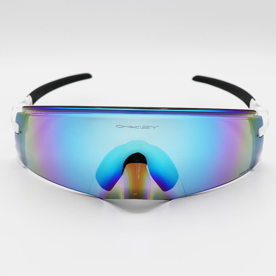 عینک ورزشی OAKLEY با فریم مشکی و سفید رنگ، عدسی آینه ای و چند رنگ مدل 009455 — تصویر ۳