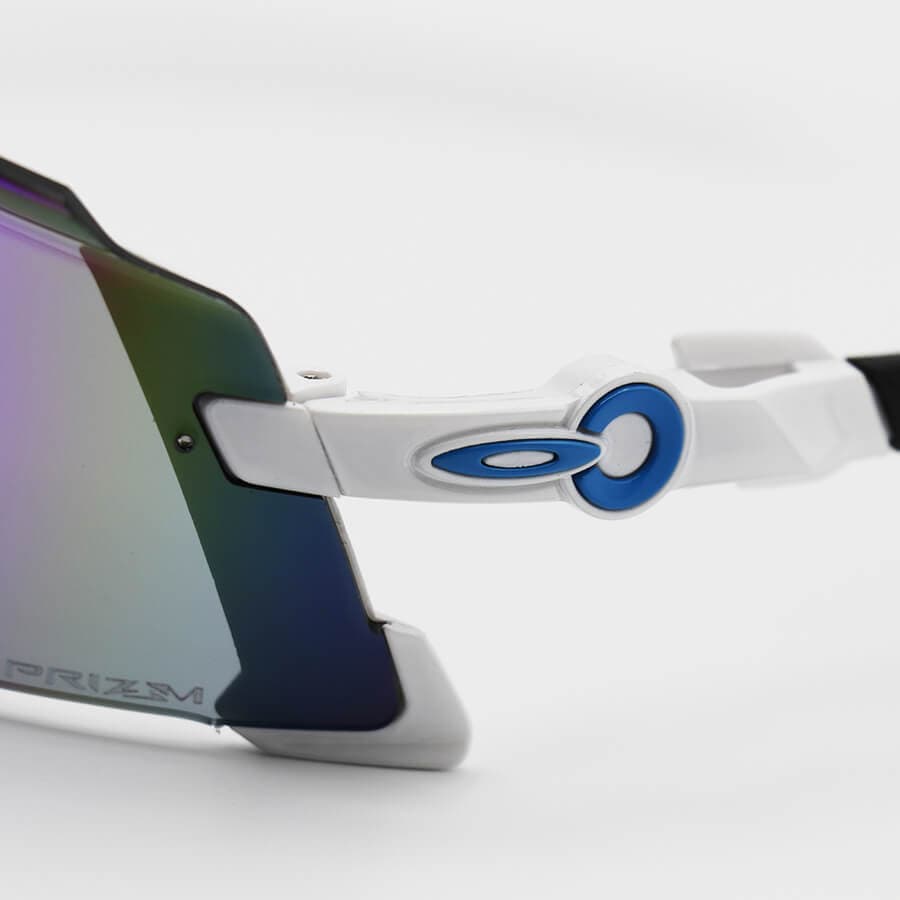 عینک ورزشی OAKLEY با فریم مشکی و سفید رنگ، عدسی آینه ای و چند رنگ مدل 009455 — تصویر ۶