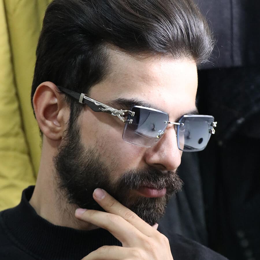 عینک آفتابی Cartier با فریم مستطیلی، دسته چوبی، طرح یوزپلنگ، قهوه‌ای و لنز قهوه‌ای تیره مدل OW3042 — تصویر ۸