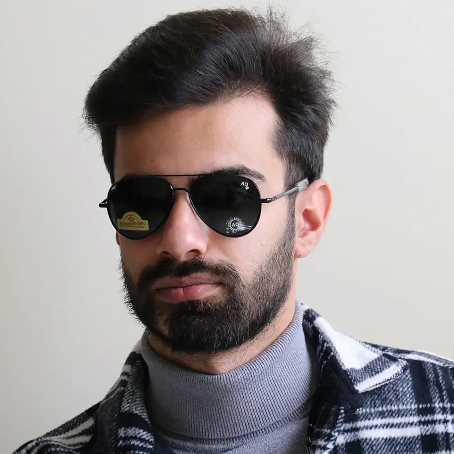 عینک آفتابی امریکن اپتیکال با فریم خلبانی، رنگ طلایی براق، عدسی جنس سنگ (شیشه) و دودی تیره مدل AO-1004 — تصویر ۲
