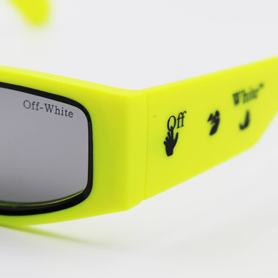 عینک آفتابی Off-White با فریم فانتزی، رنگ زرد فسفری، دسته پهن و لنز آینه ای مدل OFF-6 — تصویر ۵