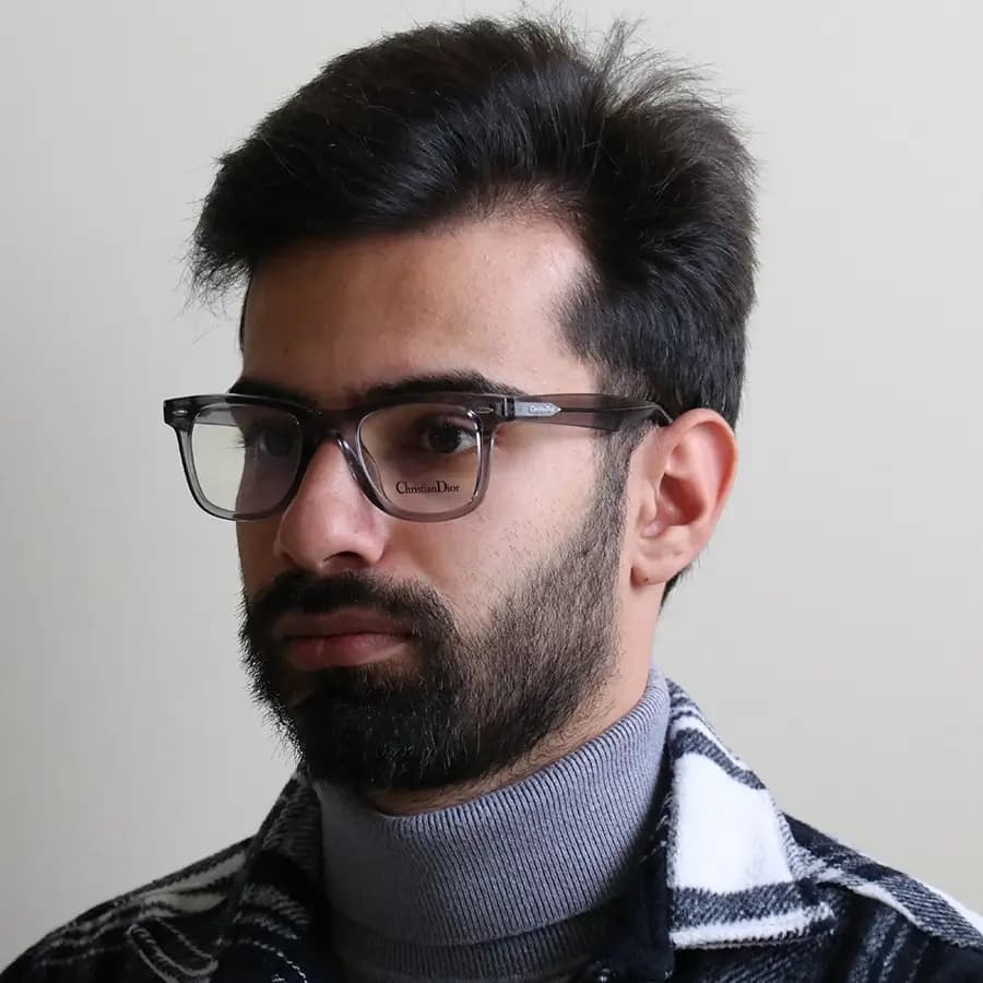 عینک طبی برند Dior با فریم رنگ مشکی و قهوه‌ای، شکل ویفرر، از جنس استات، دسته سیم‌دار و لولا دوبل مدل 2102 — تصویر ۲
