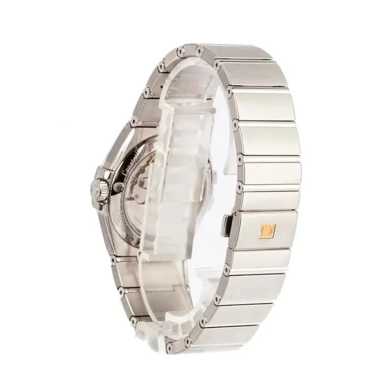ساعت مچی ست مردانه و زنانه امگا کانسلیشن موتور ژاپن مدل ایندکس خطی نقره ای صفحه صدفی (Omega Constellation) — تصویر ۵