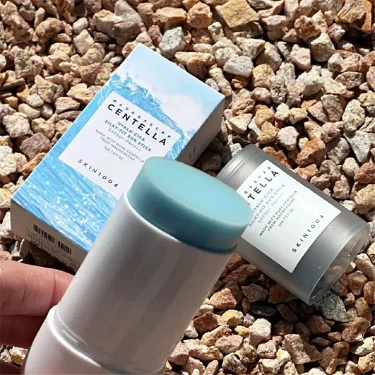 ضد آفتاب استیکی Skin 1004 مدل Centella Hyalu Cica وزن 20 گرم — تصویر ۳