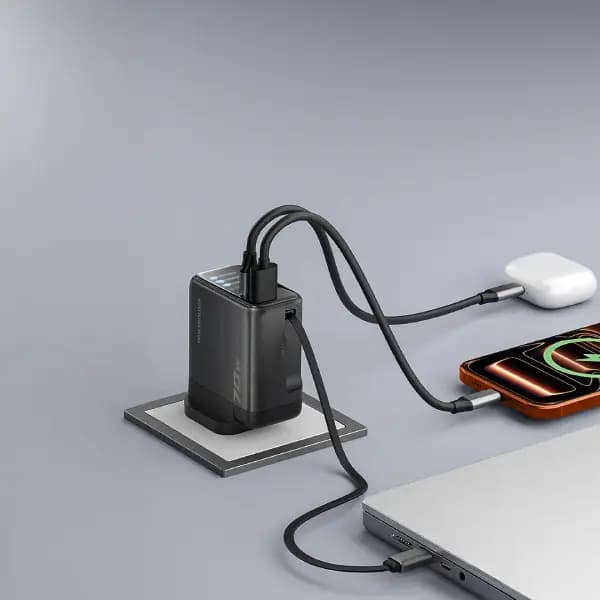 آداپتور شارژر ۷۰ وات با کابل جمع‌شو Type-C پاورولوژی مدل Powerology 70W TFT Adapter with Retractable Type-C Cable — تصویر ۳