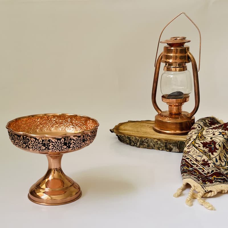 پیاله آجیل خوری مسی مدل آفتابگردان تک پایه قلم زنی ZH320.10 — تصویر ۳