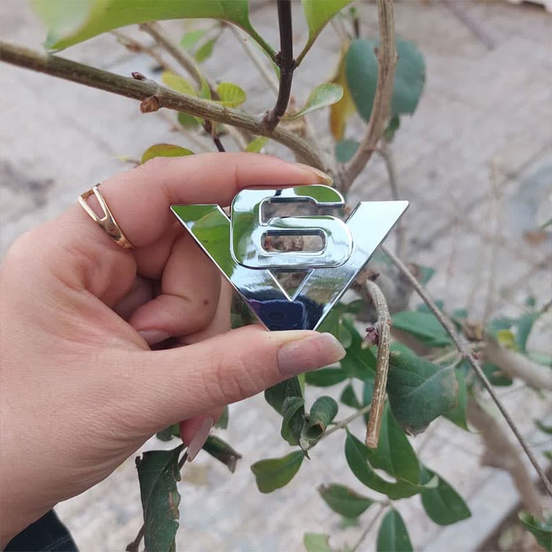 آرم اسپرت طرح V6 کد 3232 — تصویر ۴