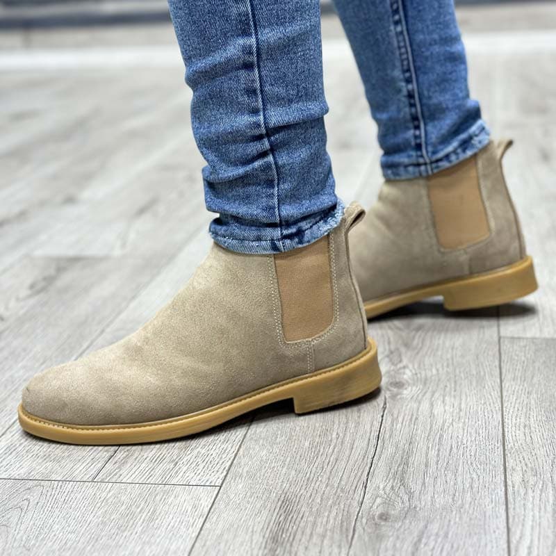 بوت مردانه مدل چلسی چرم طبیعی جیر رنگ خاکی کد 85000 — تصویر ۶