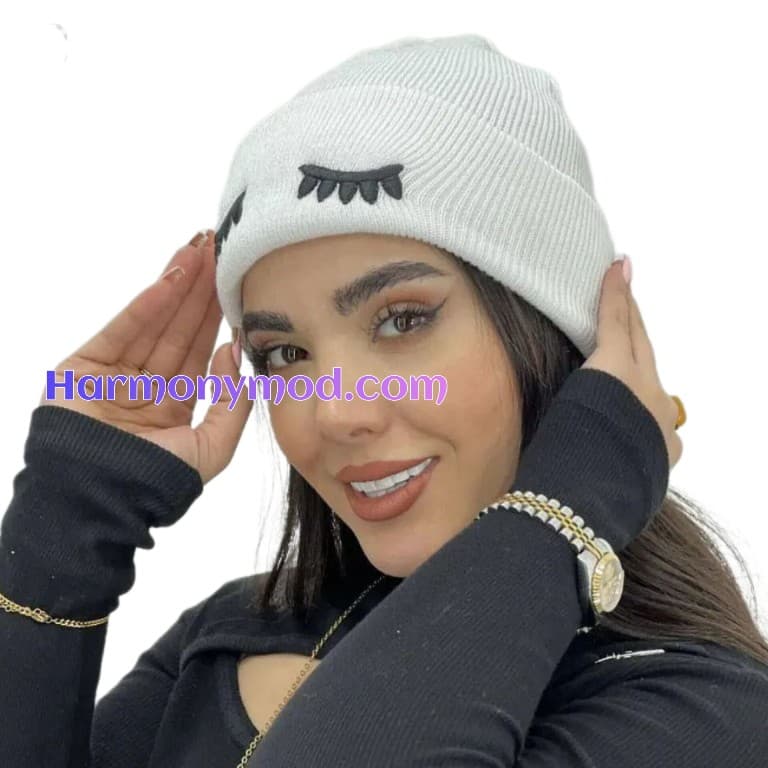 کلاه بافت زنانه طرح مژه — تصویر ۳