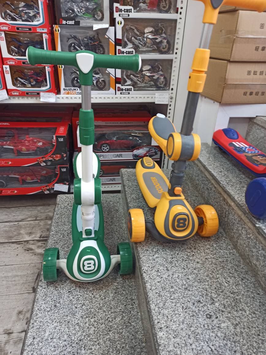 اسکوتر با صندلی و چراغ دار