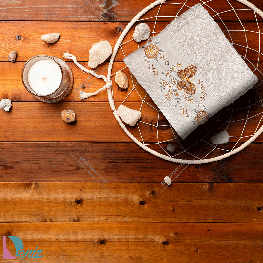 حوله دستی گلدوزی طرح پروانه رنگ کرم