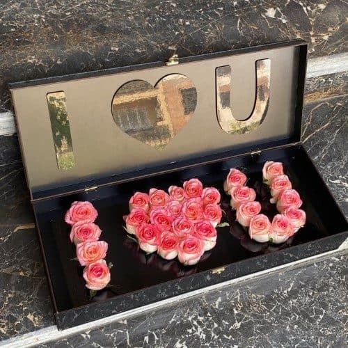 چطور می‌توانم سبد گل رز قرمز برای مراسم‌های تبریک سالگرد ازدواج سفارش دهم؟