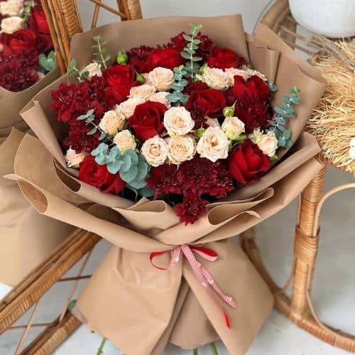 چطور میتوانم دسته گل رز بنفش برای مراسمهای سالگرد ازدواج سفارش دهم؟