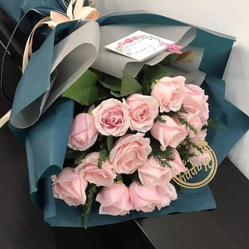 از کجا می‌توانم دسته گل رز سبز برای مراسم‌های تبریک سالگرد ازدواج خریداری کنم؟