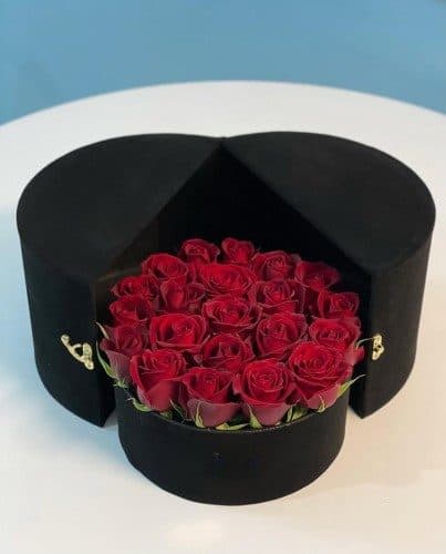 چطور می‌توانم دسته گل رز لب صورتی (جومیلیا) برای مراسم‌های تبریک خریداری کنم؟
