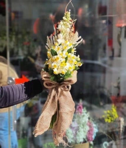 از کجا می‌توانم گل نرگس برای خرید اینترنتی در تهران پیدا کنم؟