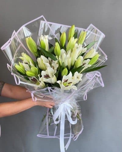 کدام مدل گل لیلیوم و اورینتال برای باکس گل عاشقانه مناسب است؟