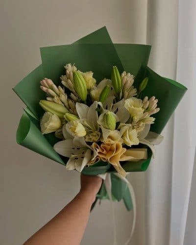 گل لیلیوم و اورینتال برای گل تولد چقدر است؟
