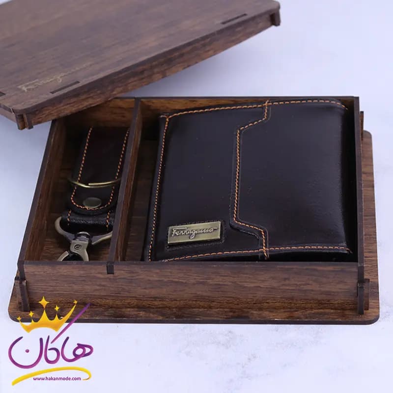 ست کیف جیبی و جاکلیدی چرم فراگامو 285 — تصویر ۸