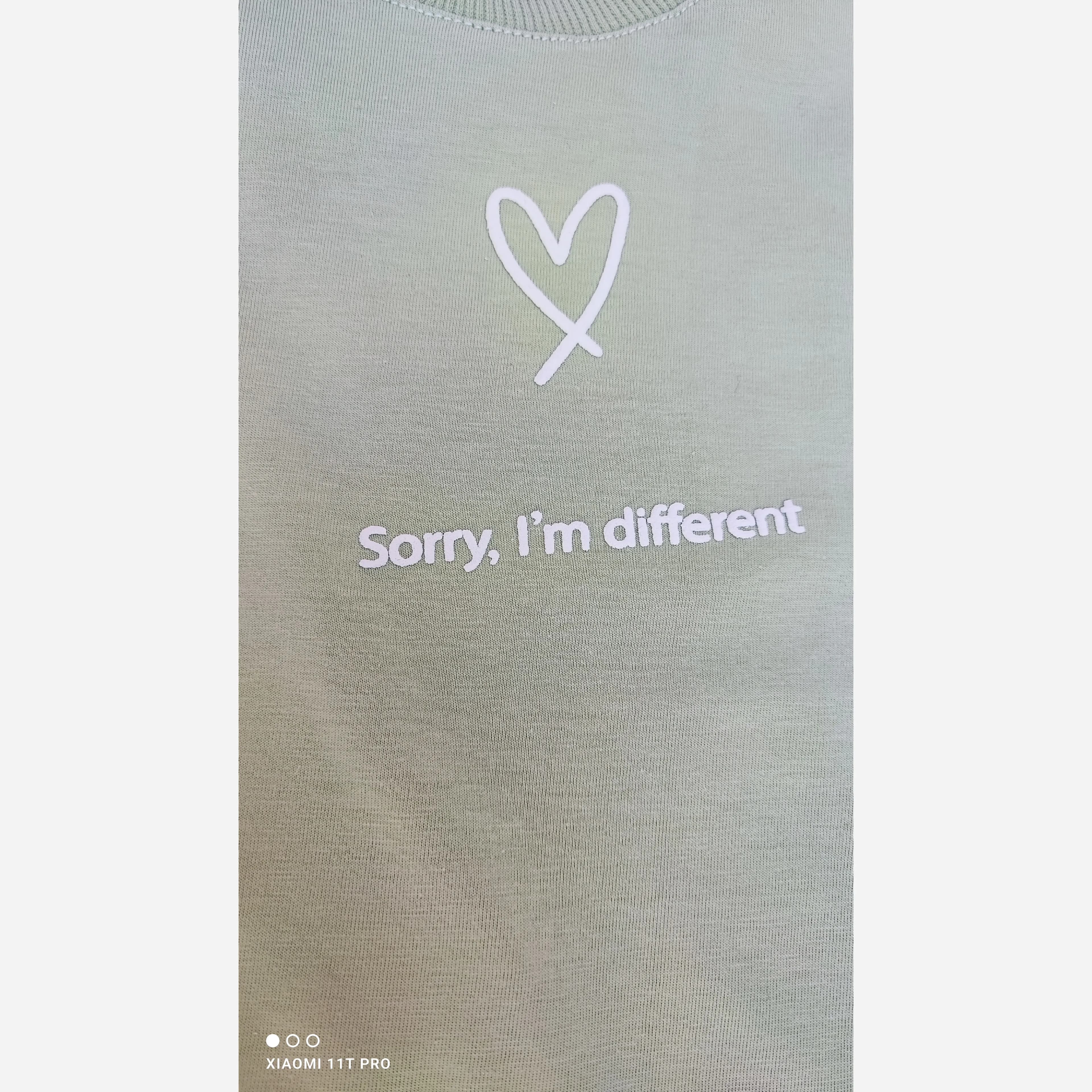 ست تیشرت و شلوارک دخترانه طرح Sorry I’m different نخی و پنبهای سایز 40 تا 55 — تصویر ۴