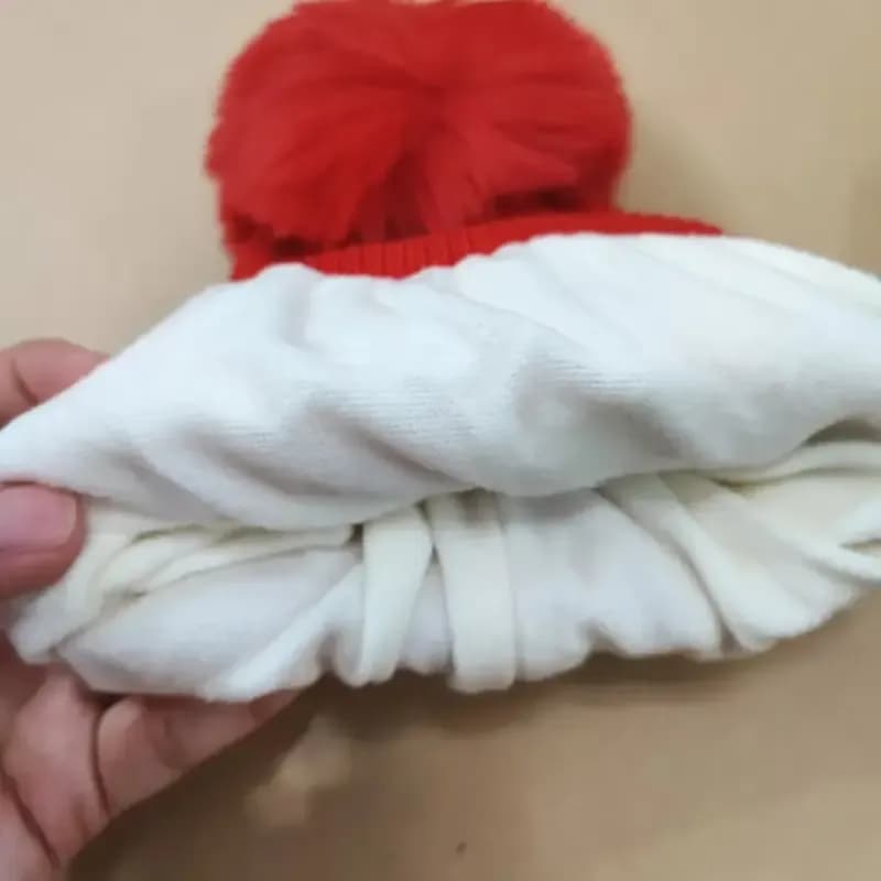 کلاه بچگانه پوم دار وارداتی داخل آستر گرم مناسب 1 تا 3 سال — تصویر ۸