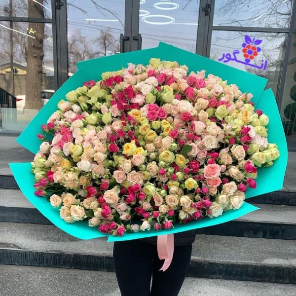 دسته گل بزرگ رز مینیاتوری رنگارنگ