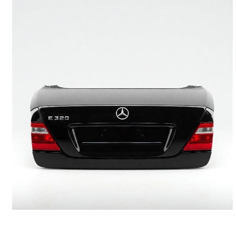 درب صندوق عقب بنز E320