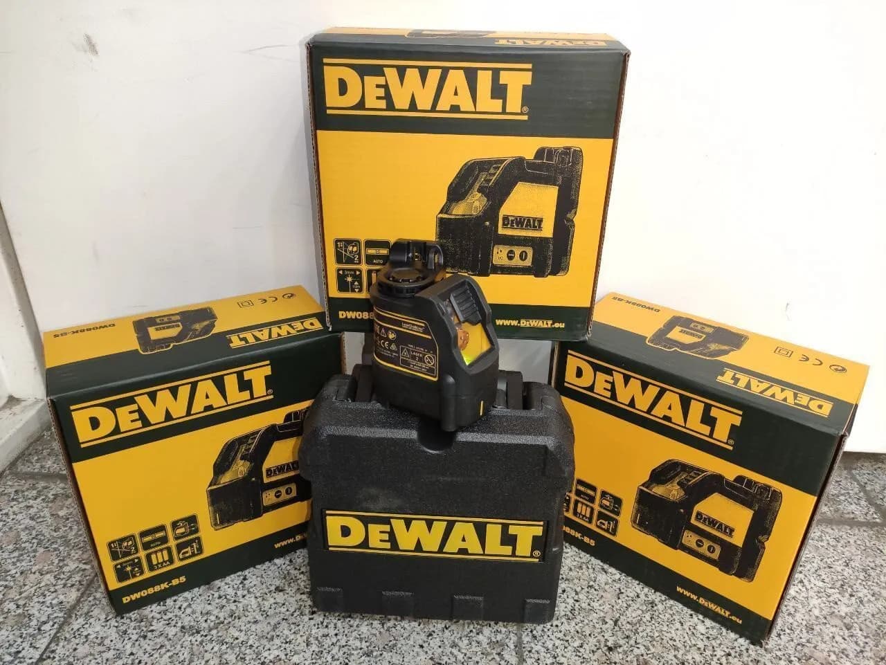 تراز لیزری دیوالت دوخط نور قرمز های کپی DEWALT مدل DW088K-B5 — تصویر ۳