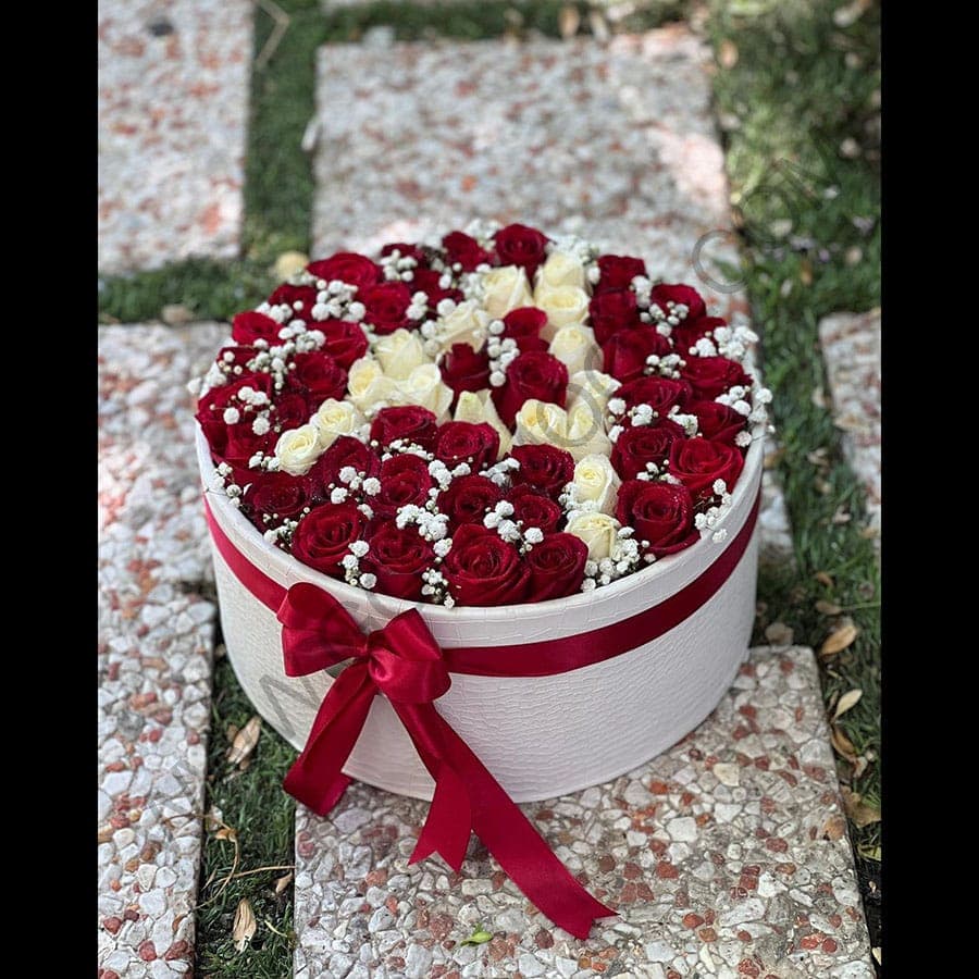 باکس گل رز قرمز و سفید — تصویر ۴