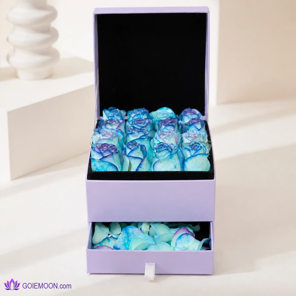 باکس گل 16 شاخه رز آبی