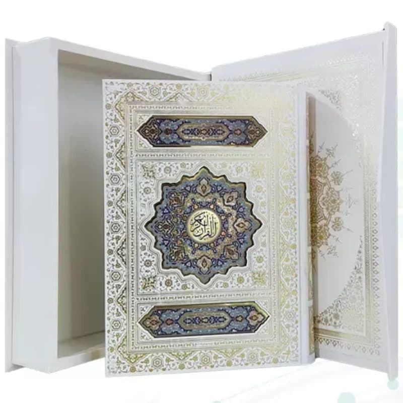 قرآن وزیری معطر بدون ترجمه گالینگور سفید عروس جعبه دار پلاک رنگی نفیس — تصویر ۴