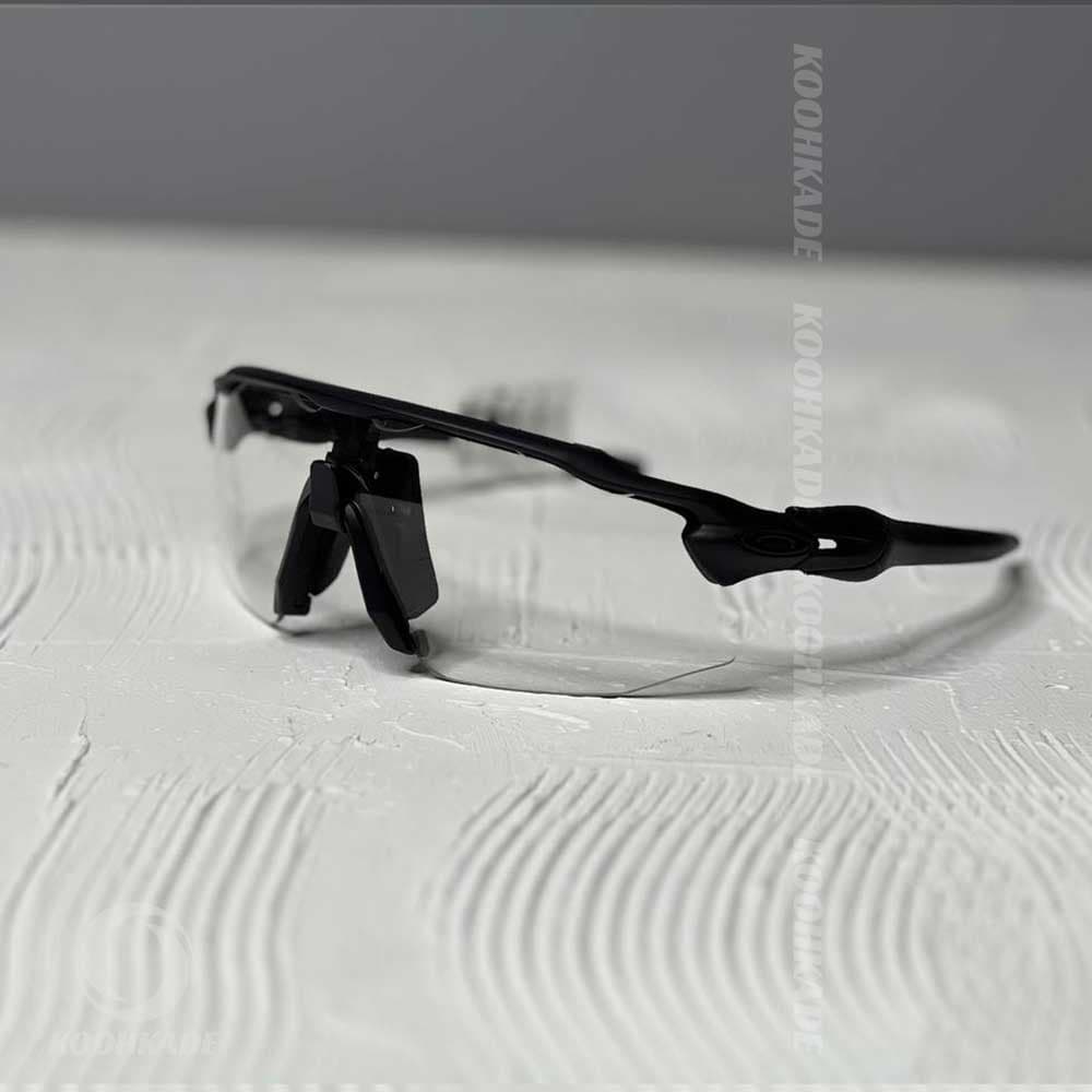 عینک فتوکرومیک اوکلی 4 لنز Black Chromic — تصویر ۲