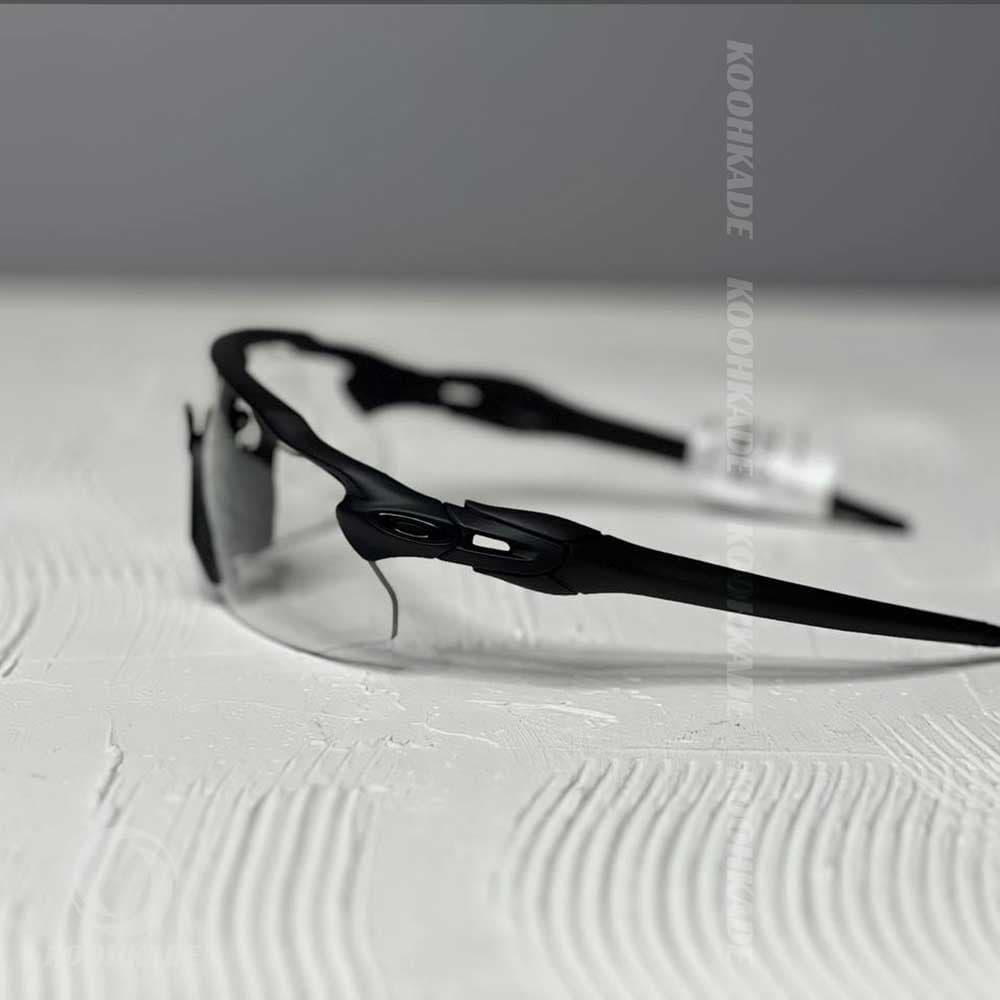 عینک فتوکرومیک اوکلی 4 لنز Black Chromic — تصویر ۴