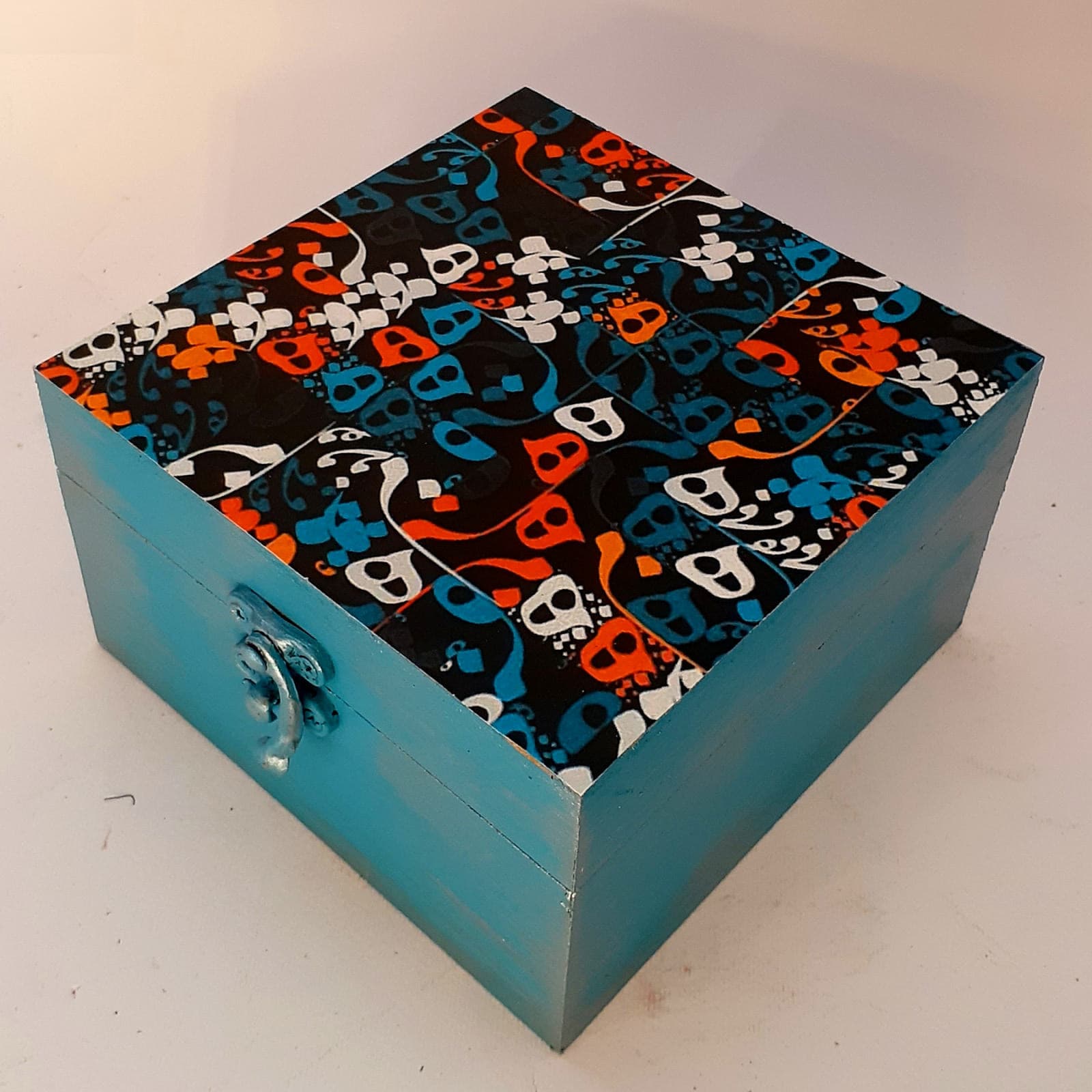 جعبه چوبی ۱۲۰۶