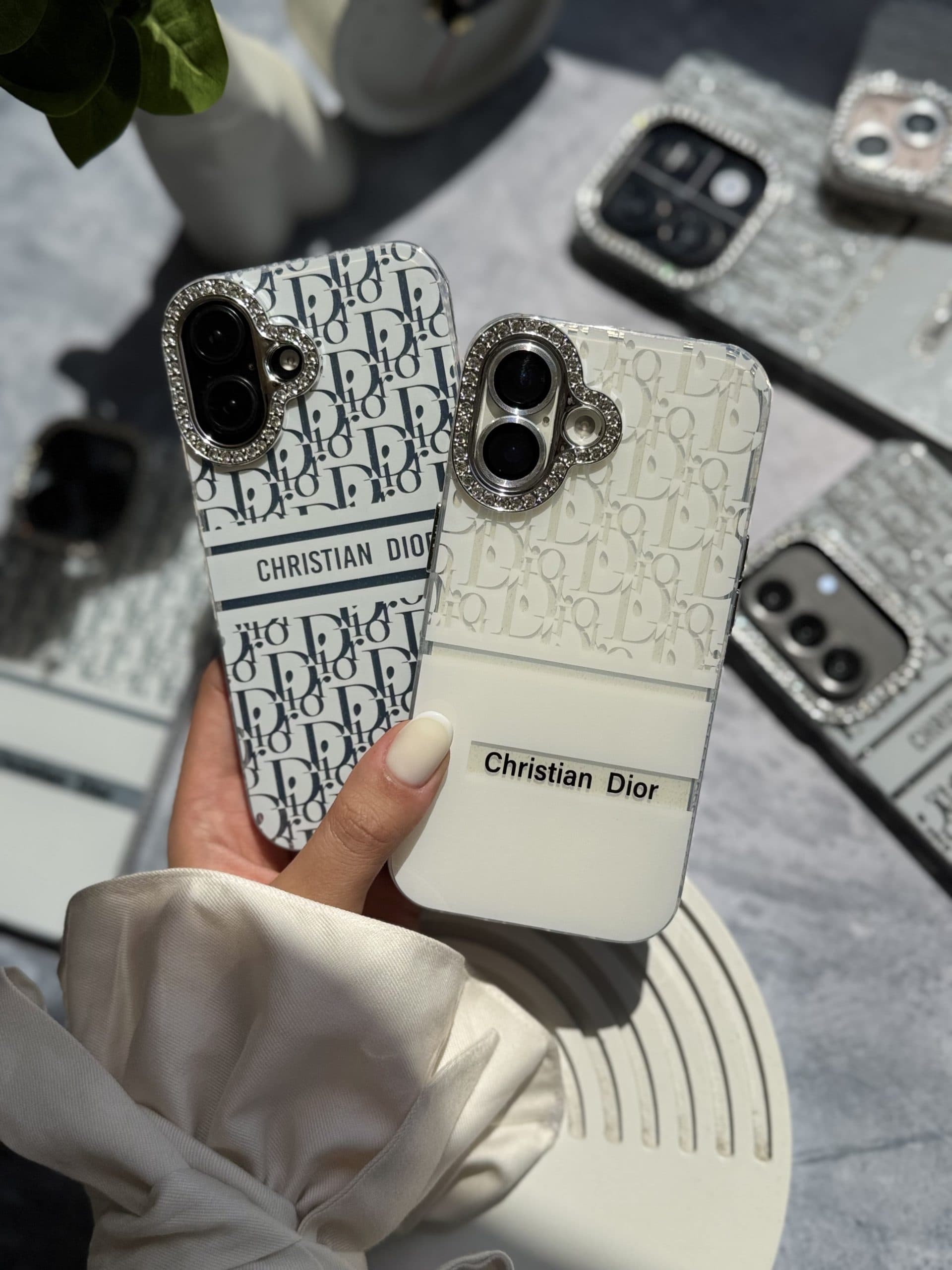 قاب White Christian Dior دور لنز نگین (آیفون)