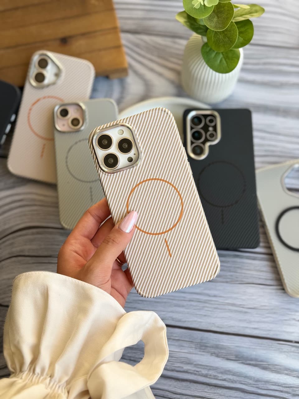 قاب Carbon Magsafe با پک Q Series (آیفون سامسونگ) — تصویر ۵