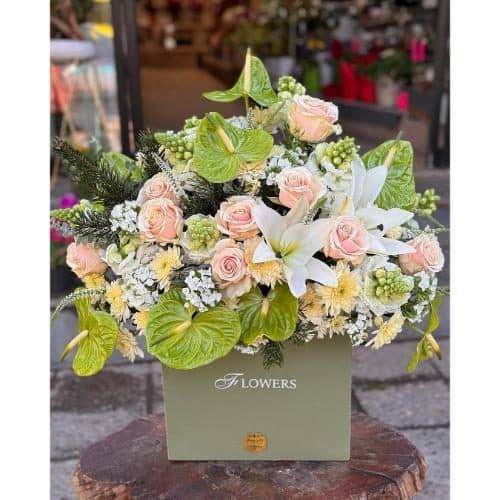 ارسال فوری گل برای تالار پذیرایی قصر طلایی 8224