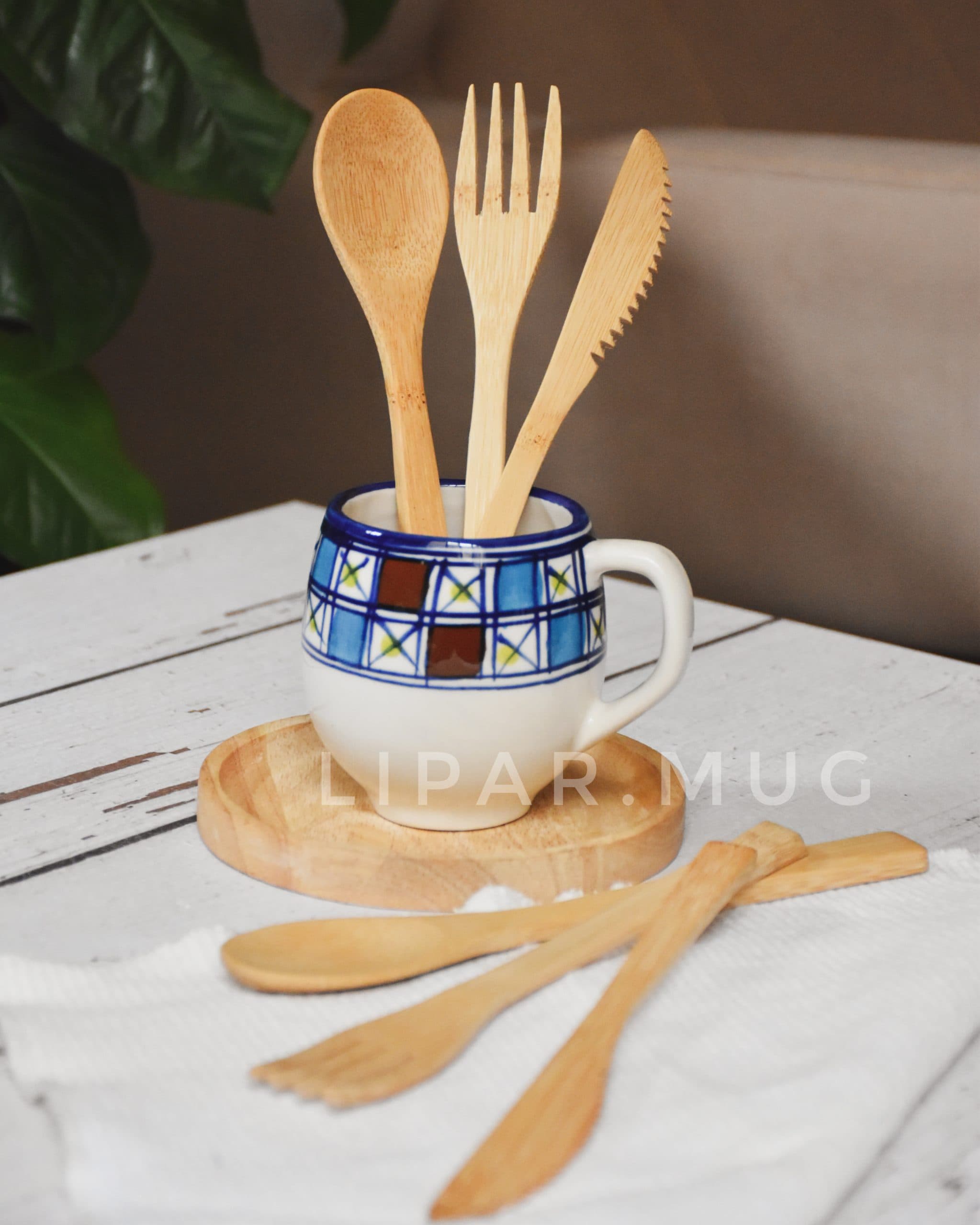 ست کارد و چنگال وقاشق چوبی