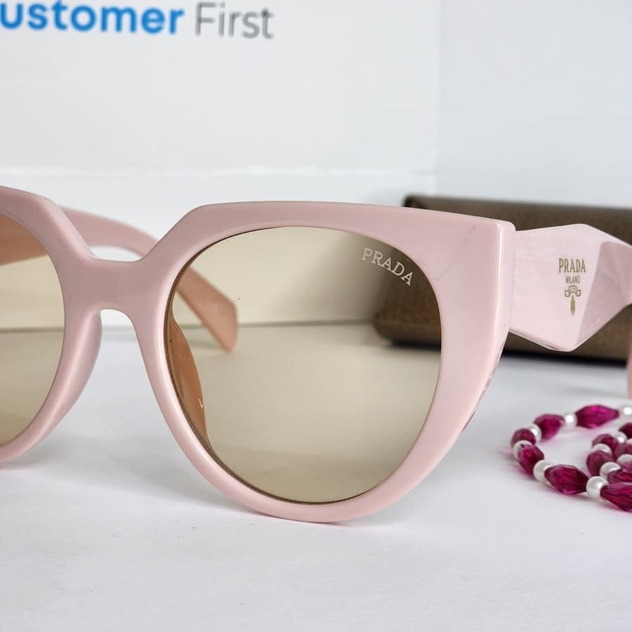 عینک افتابی زنانه گربه ای PRADA کد b659 — تصویر ۲