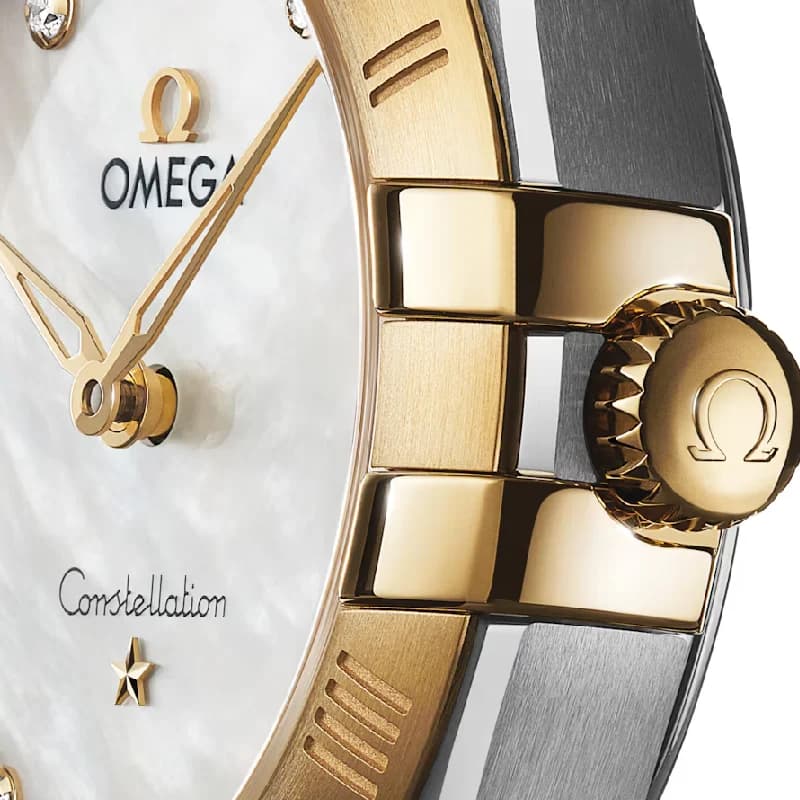امگا Constellation Quartz 28 مرواریدی سفید نگین‌دار و طلای زرد | رفرنس 131.20.28.60.55.002 — تصویر ۴