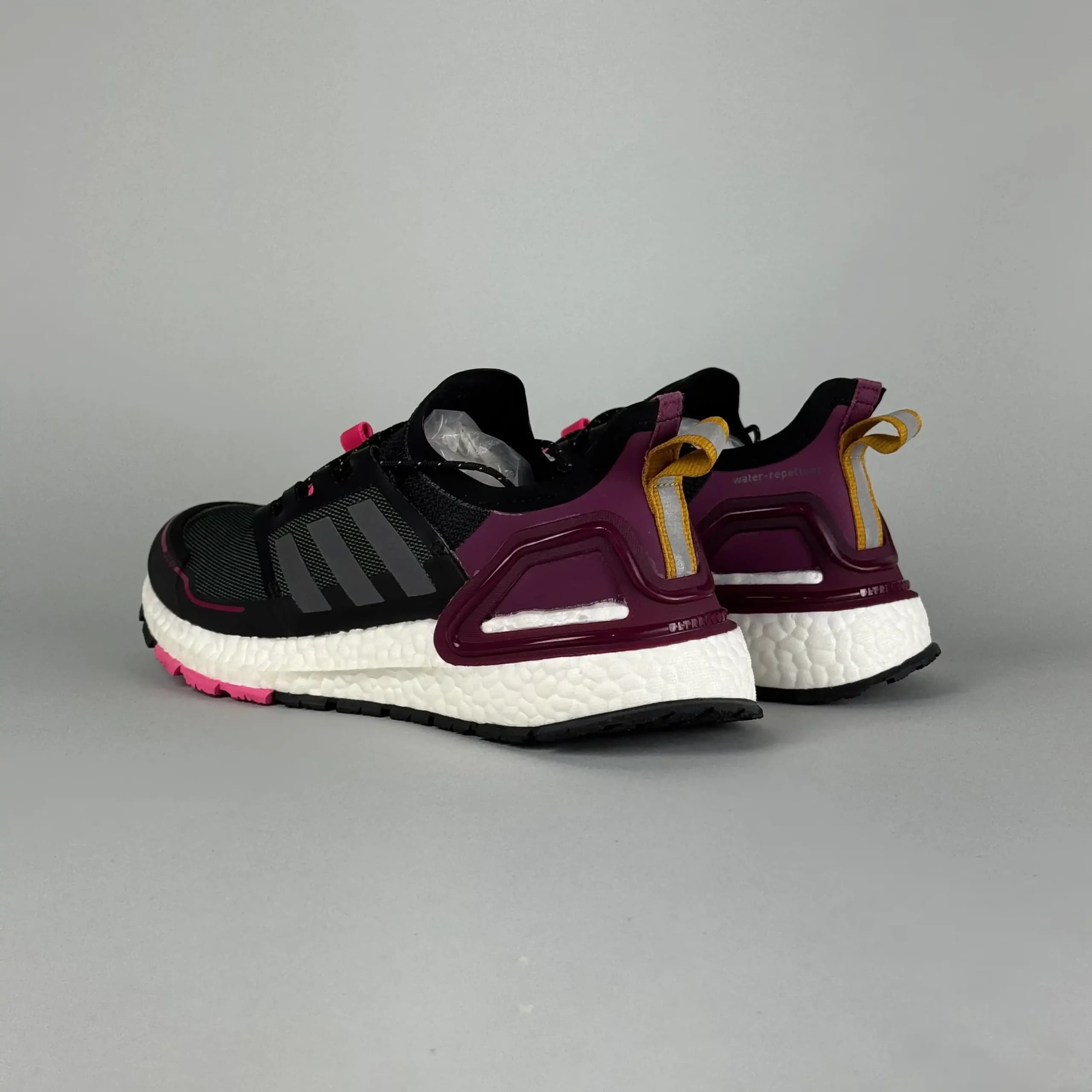 آدیداس الترابوست ADIDAS ULTRABOOST مدل Q46489 — تصویر ۳