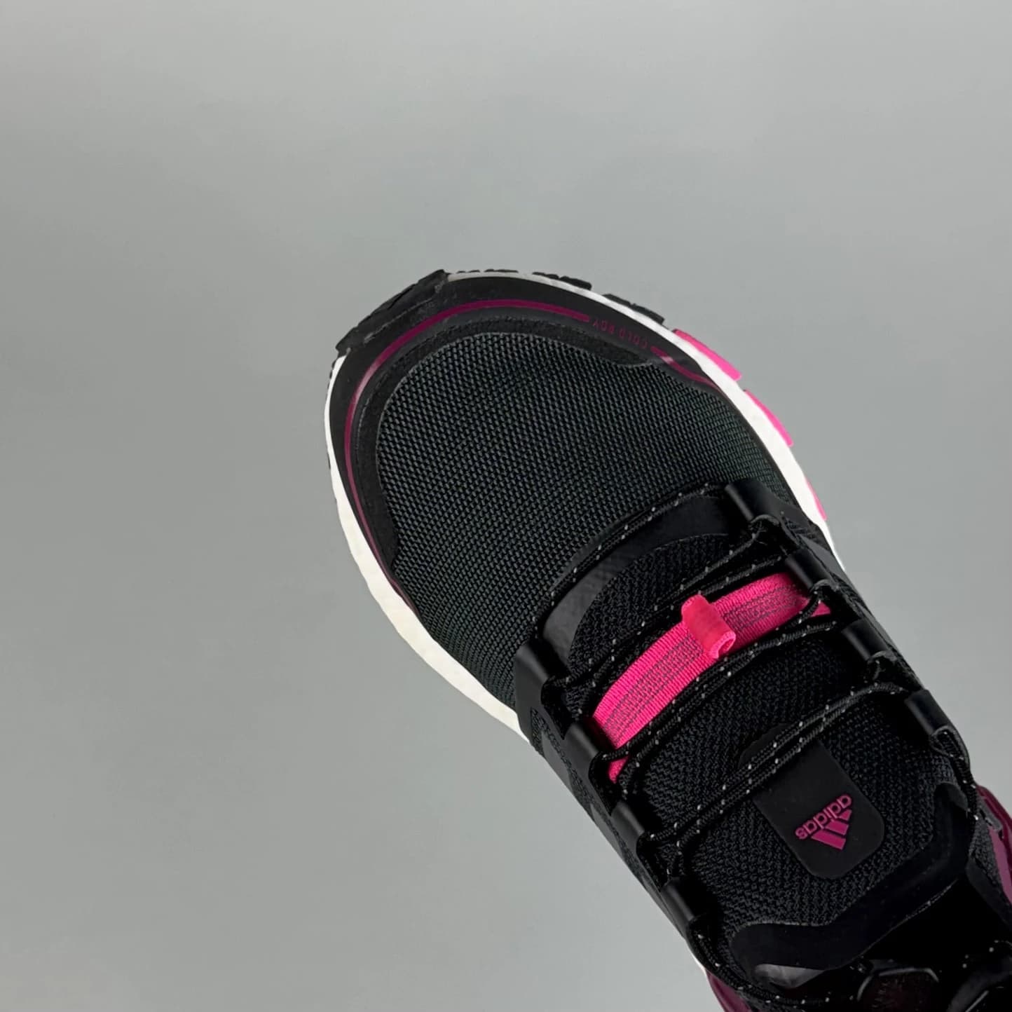 آدیداس الترابوست ADIDAS ULTRABOOST مدل Q46489 — تصویر ۵
