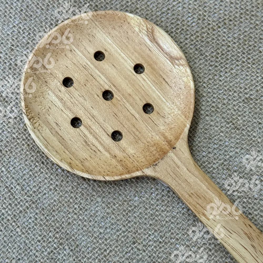 کفگیر چوبی کلاسیک رابر گرد سوراخ پهن 25*9 کدsp21 — تصویر ۳