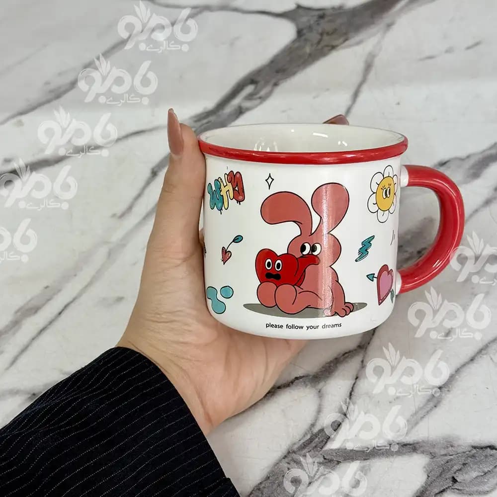 ماگ سرامیکی طرح عروسکی دسته رنگی — تصویر ۳